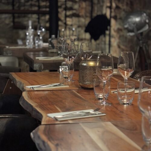 jolie table en bois au comptoir de l'iroise à audiern