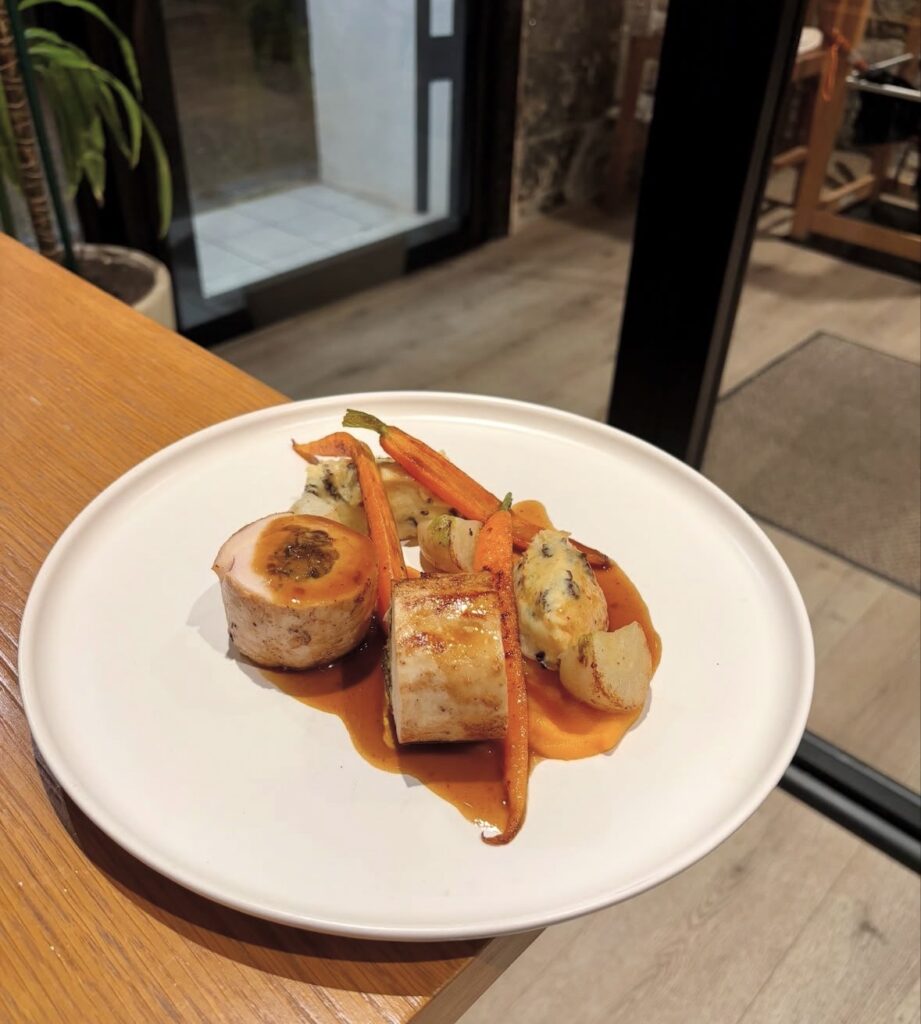 assiette d'un plat chez le gasliez à pont l'abbé