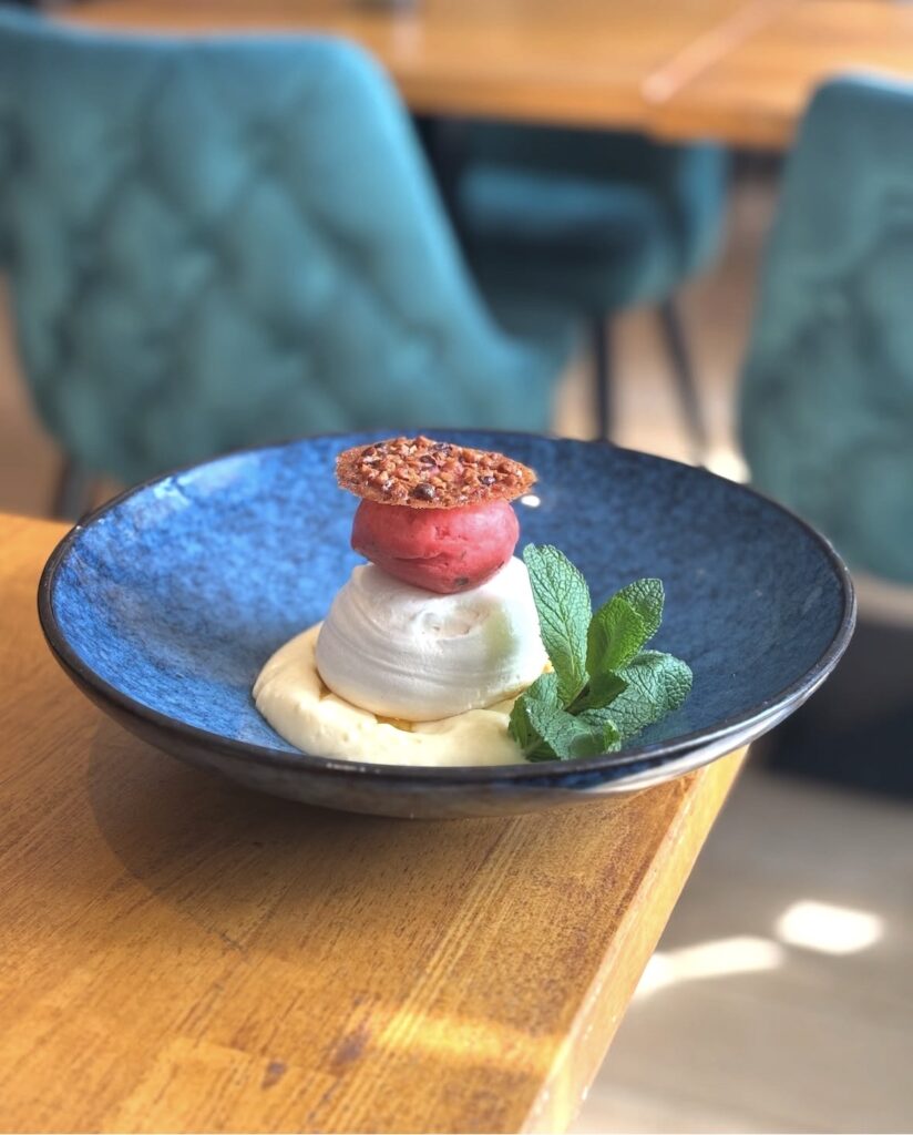 un assiette dessert à l'otentik de rosporden