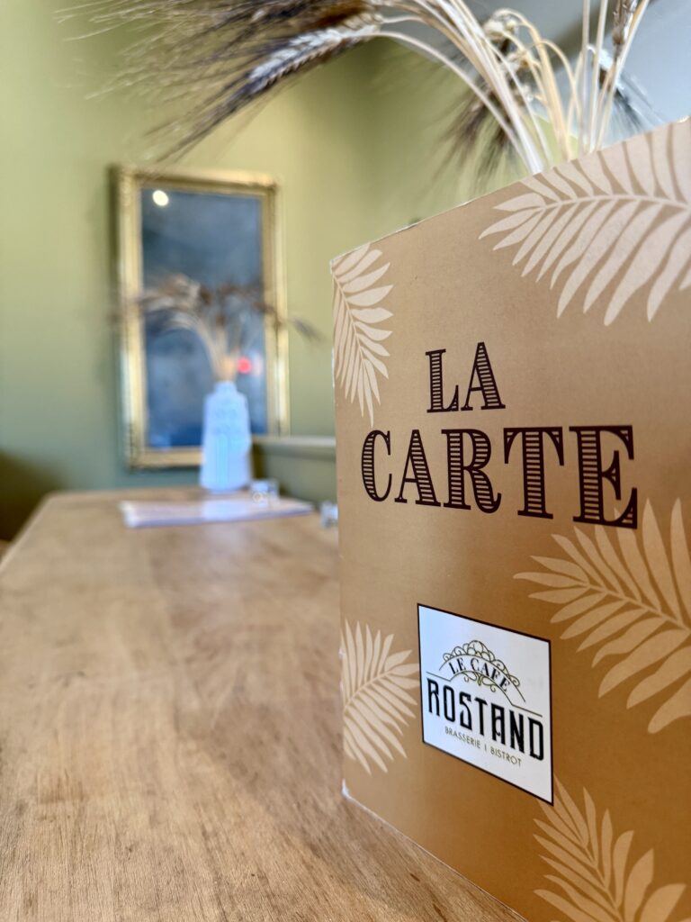 La carte du restaurant Café Rostand, au Haillan, avec une jolie déco