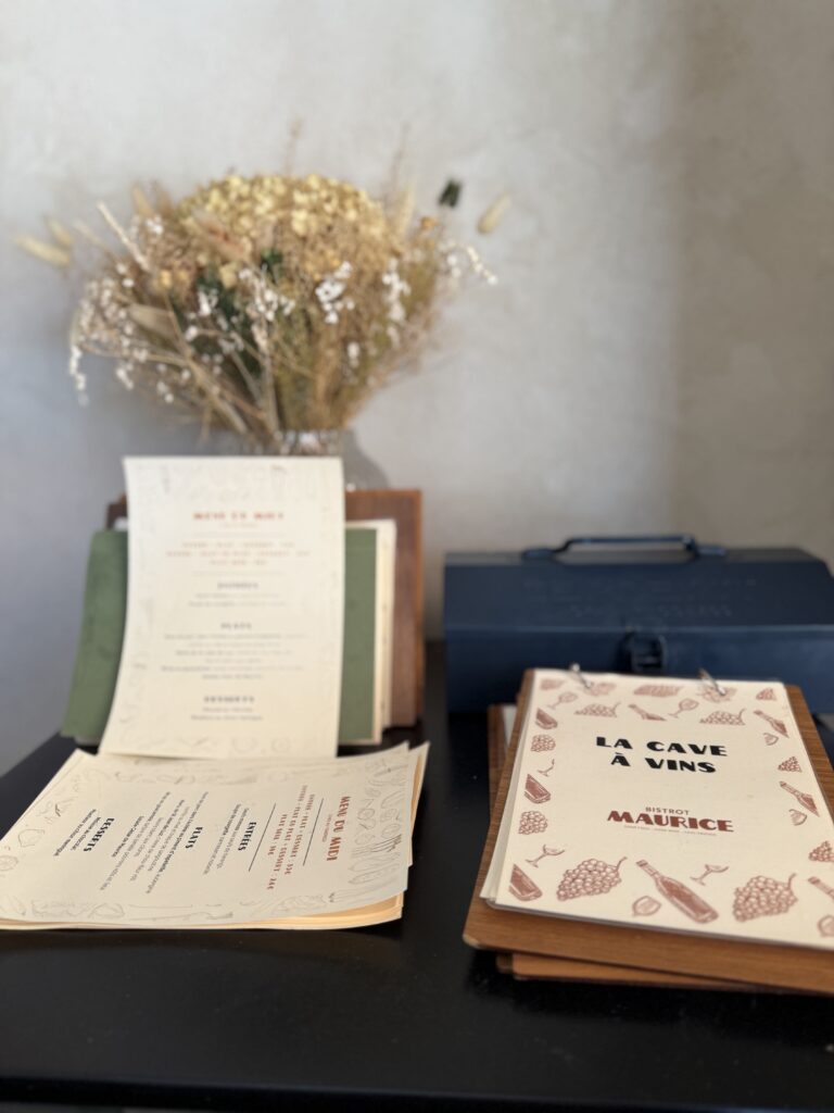 La carte des vins et la carte des plats de chez Bistrot Maurice, à Bordeaux