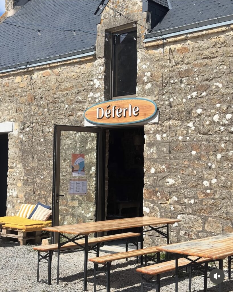 devanture de la brasserie deferle à plouhinec