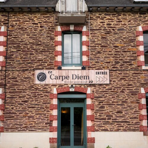 Facade de l'établissement carpe diem à bruz