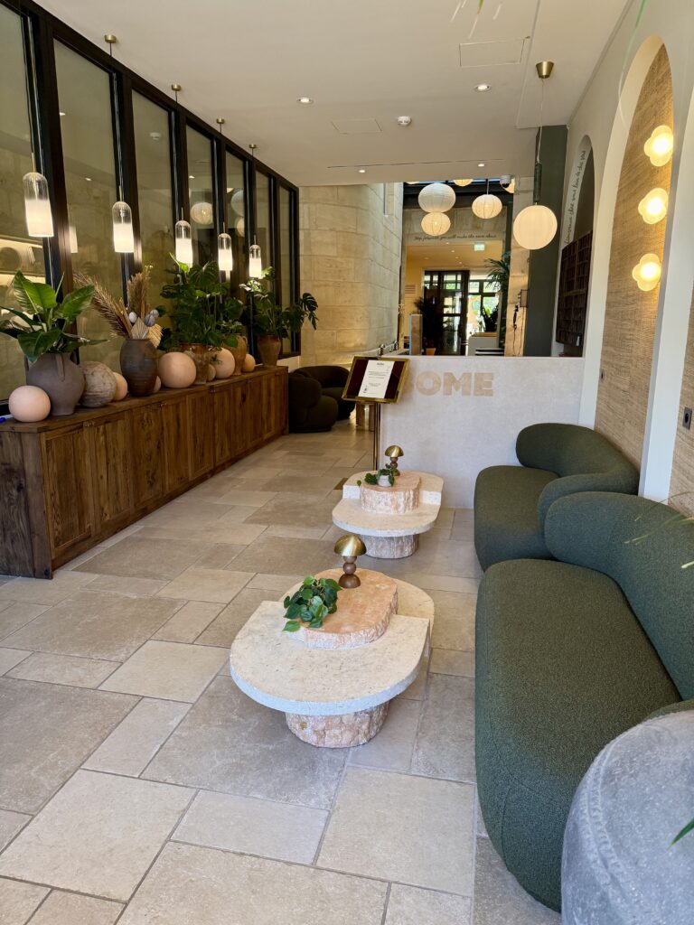 L'entrée très chaleureuse de chez Bome, à Bordeaux