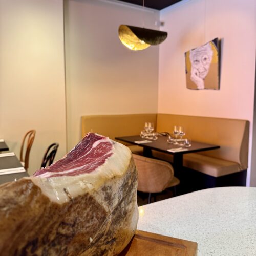 Focus sur le jambon de pays, coupé sous vos yeux, chez Coté Zinc, à Bordeaux