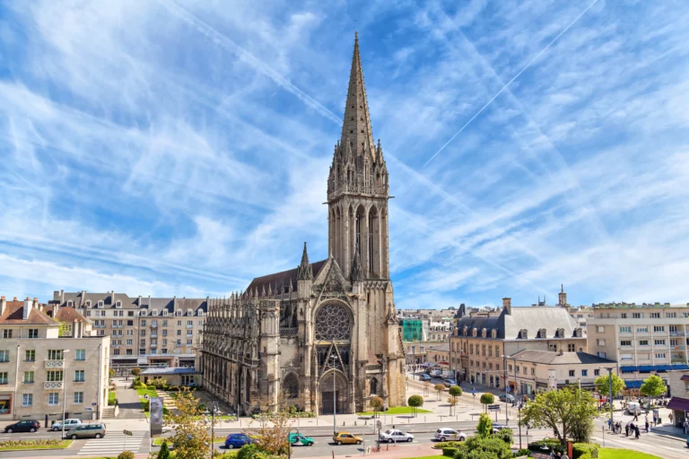 L'église Saint-Pierre, l'une des nombreuses choses à faire lors d'une visite à Caen