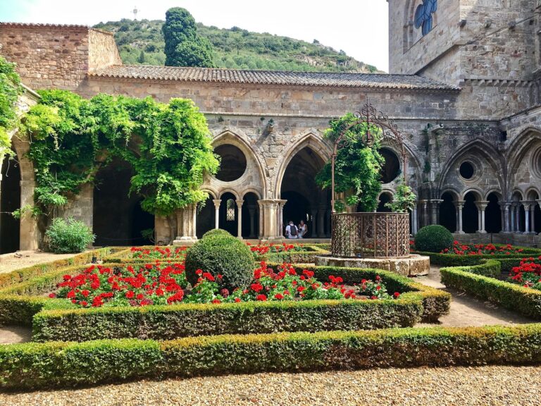 Le jardin d'un couvent à Narbonne