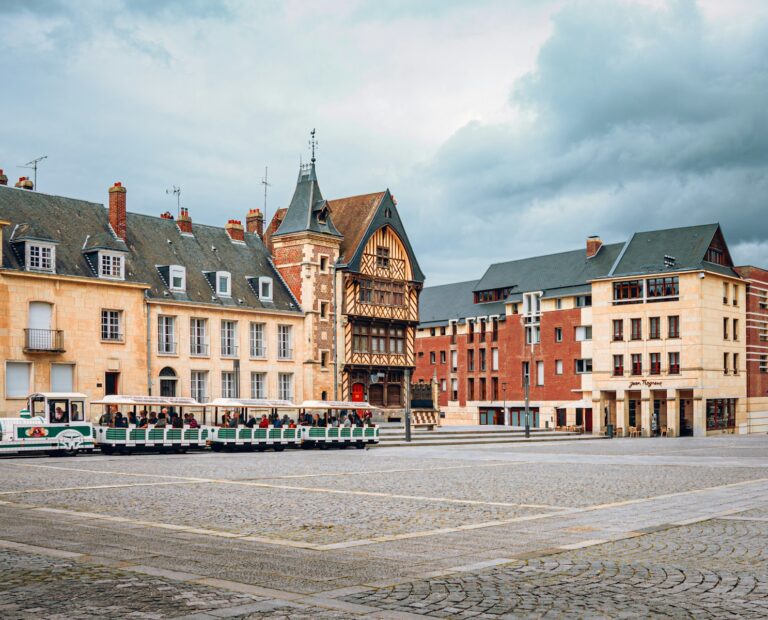 Une place à Amiens