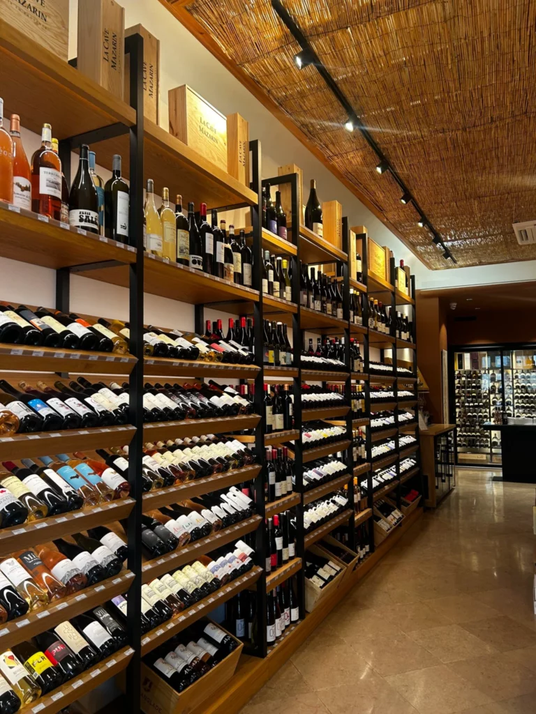 Une cave à vin mise en avant par EPICU Aix-en-Provence