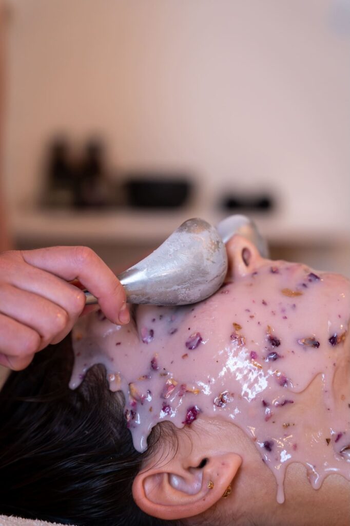 Soins faits maison et cryothérapie par Anaya Beauté à Rennes.