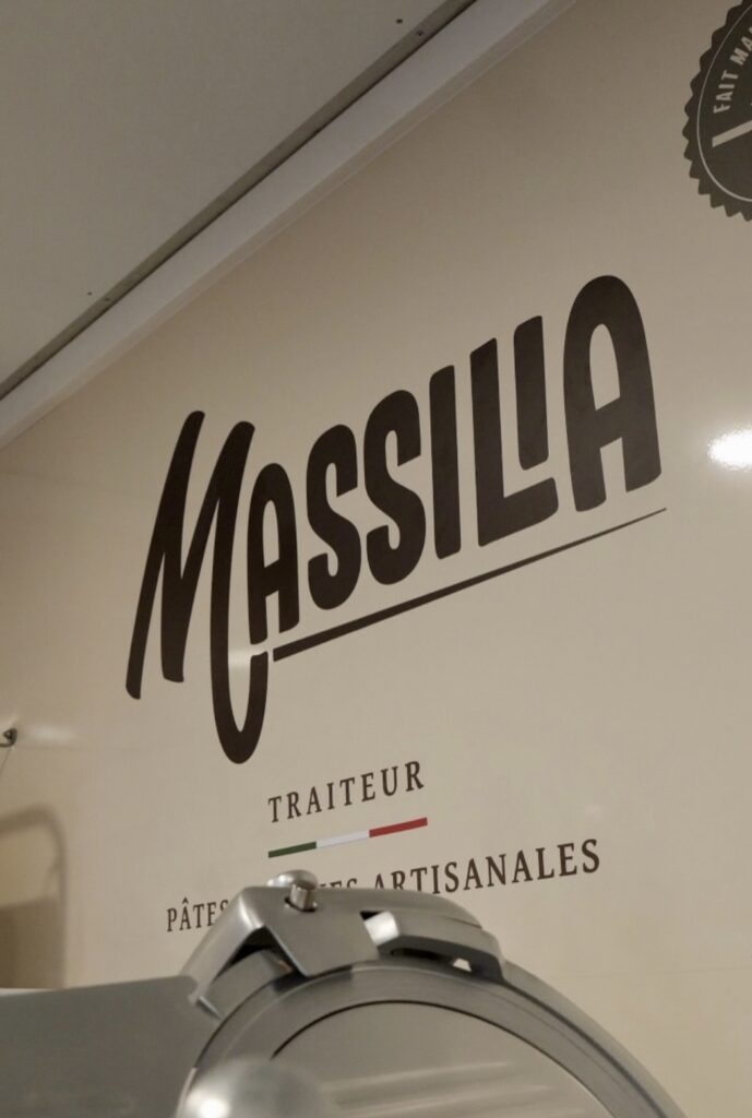 enseigne du traiteur massilia à ploemeur