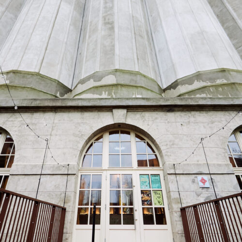 Entrée de Big Luck à Marquette-lez-Lille dans le bâtiment des Grands Moulins de Paris