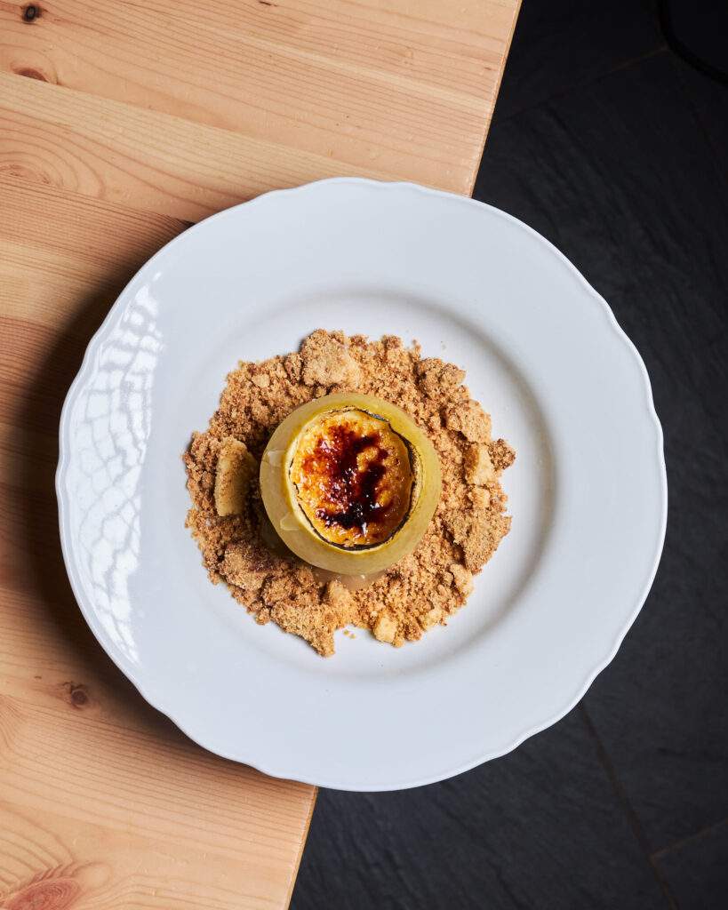 Dessert du bistrot Heureux Hasard à Lille entre Fives et Hellemmes avec crème brûlée et crumble