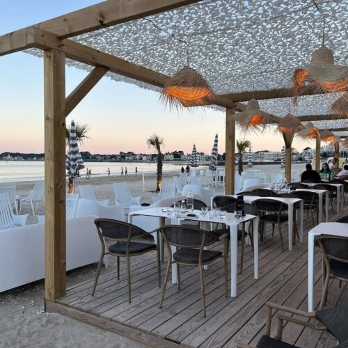 Extérieur du restaurant Le B sur la plage de La Baule