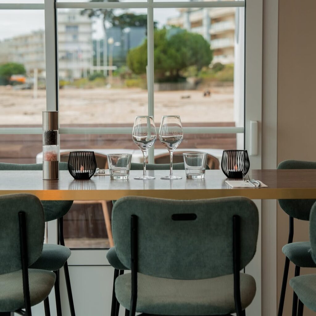 Intérieur du restaurant le B à La Baule