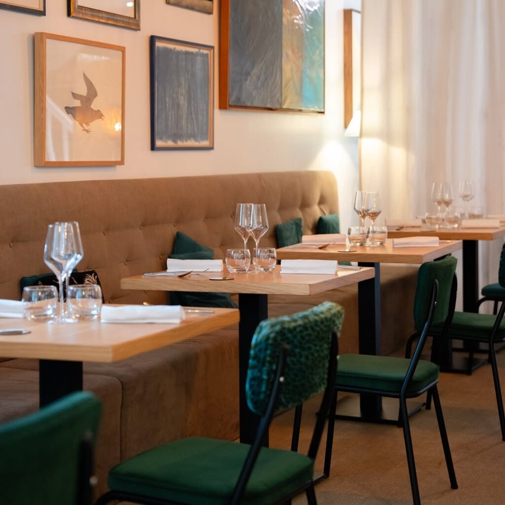 Intérieur du restaurant la Tête de l'Art, à Guérande