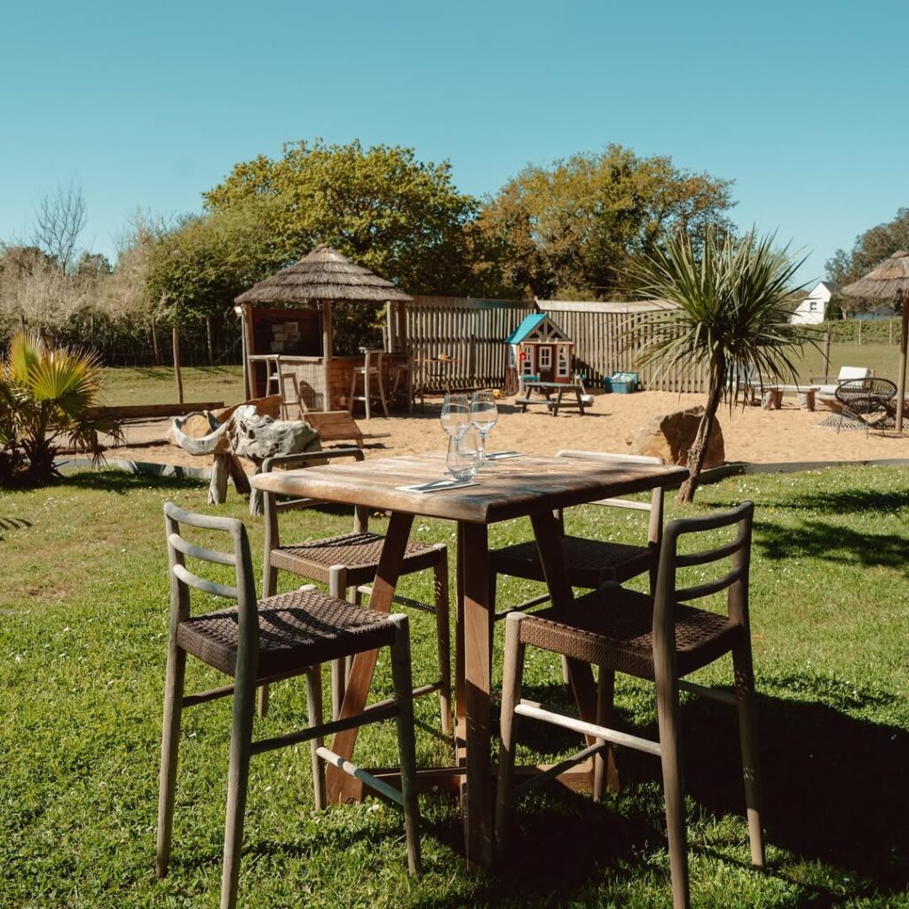 Terrasse extérieure du restaurant O'Vignes, à Guérande