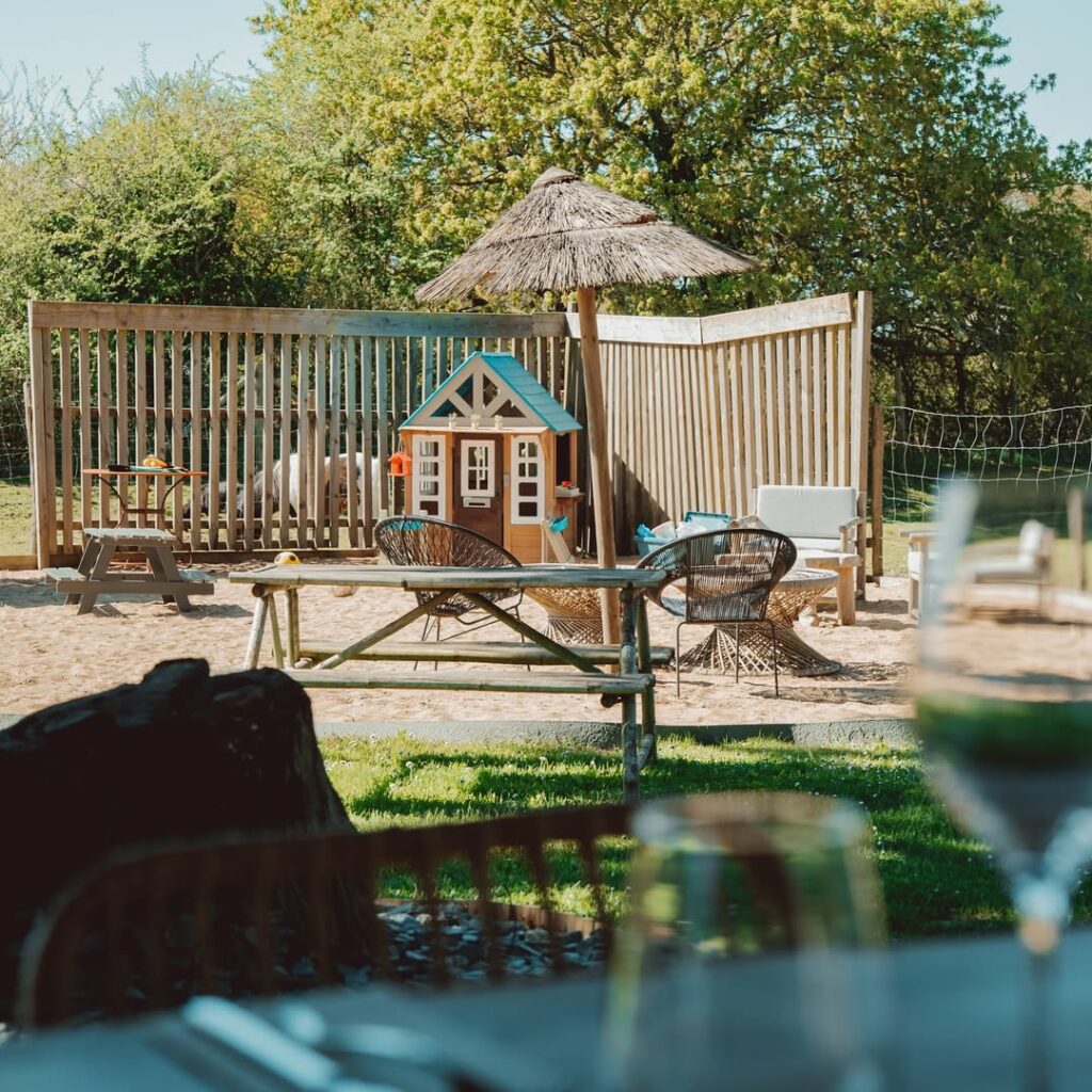 Terrasse extérieure du restaurant O'Vignes, à Guérande