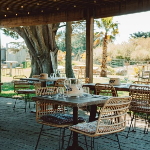 Terrasse extérieure du restaurant O'Vignes, à Guérande