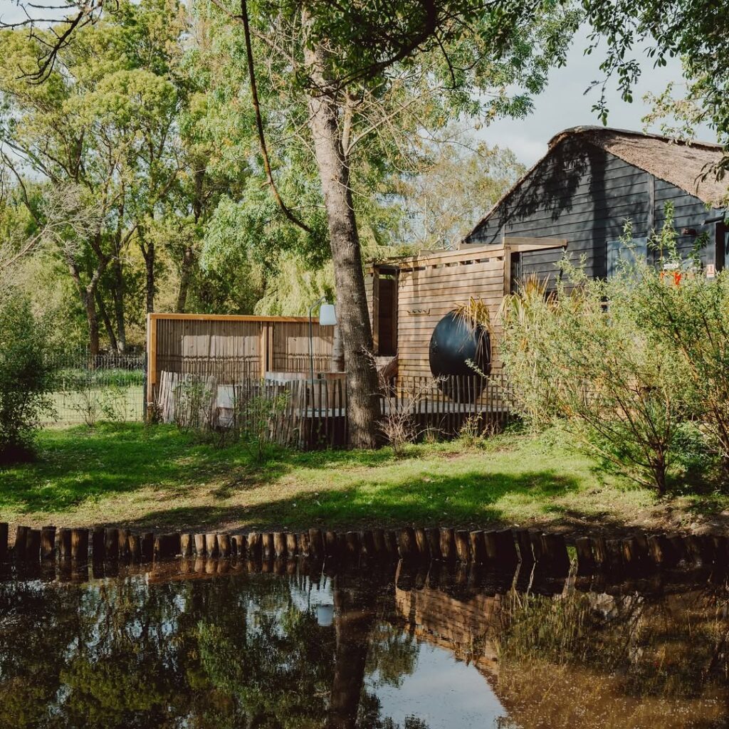 Extérieur du restaurant la Mare aux Oiseaux du chef étoilé Eric Guérin, à Saint Joachim
