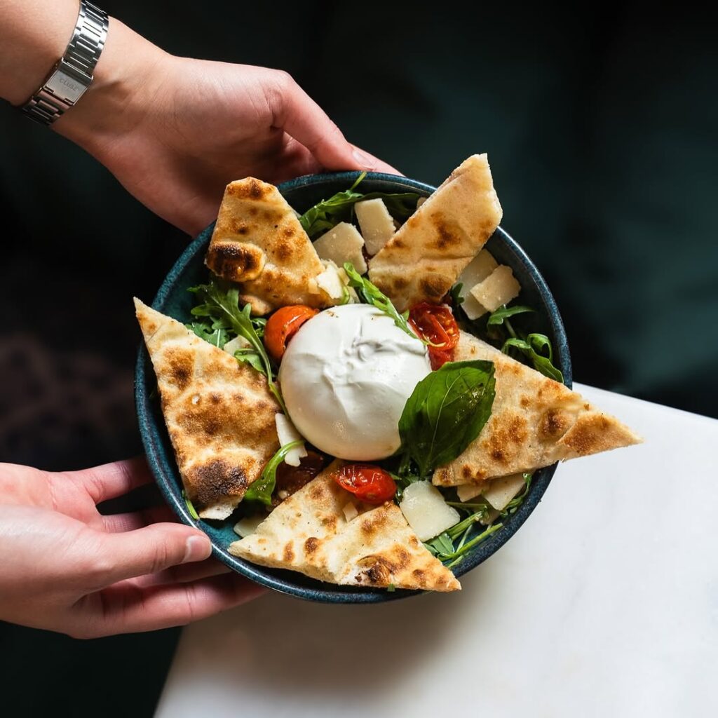 Pizza napolitaine du restaurant Jularo, à La Chapelle des Marais