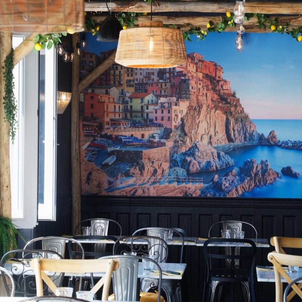 Intérieur du restaurant Jularo, à La Chapelle des Marais