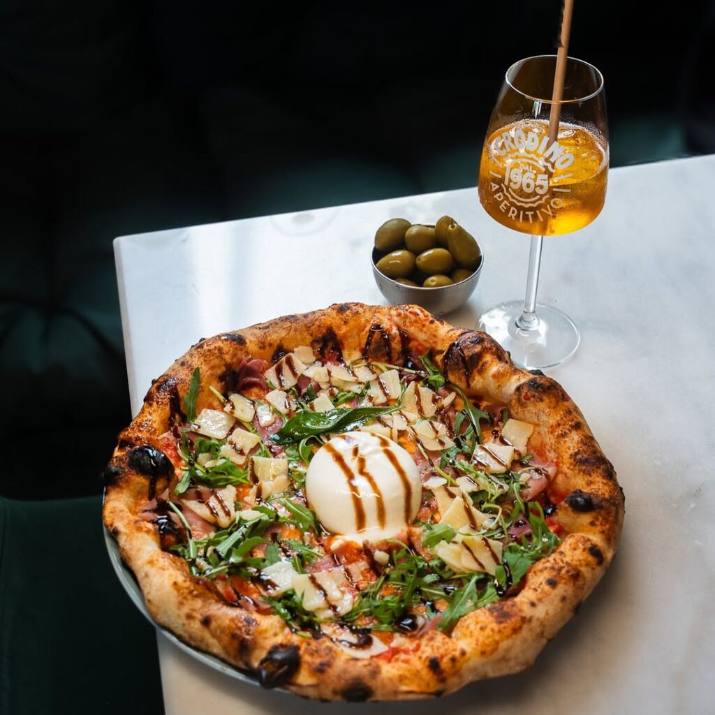 Pizza napolitaine du restaurant Jularo, à La Chapelle des Marais