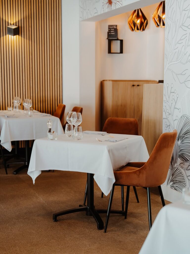 Intérieur du restaurant le 14, à La Baule