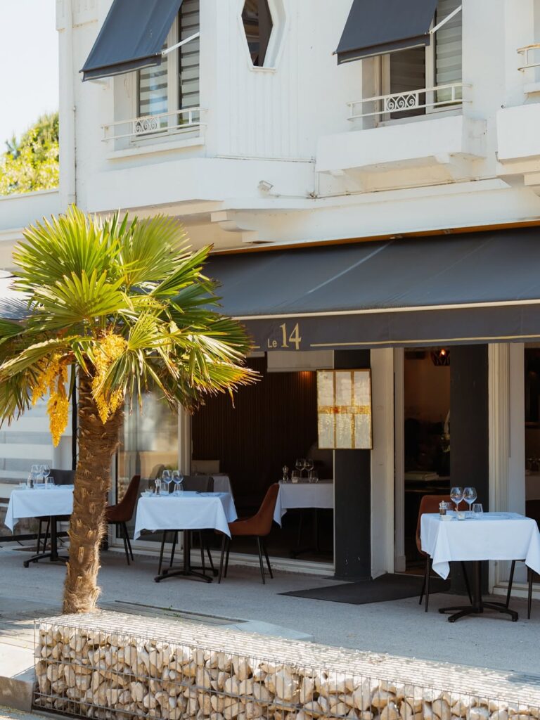 Terrasse du restaurant le 14, à La Baule