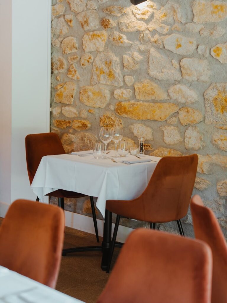 Intérieur du restaurant le 14, à La Baule