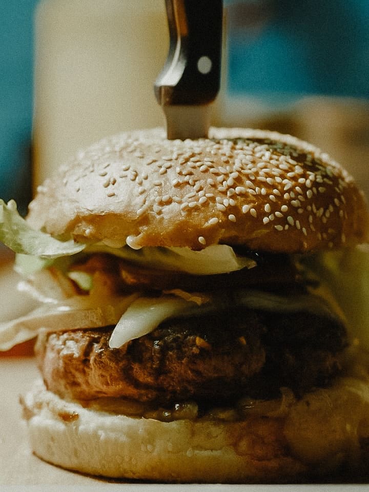 Burger gourmand d'un foodtruck qui sillone sur Momères, Dours, Trie sur Baïse, Aureilhan, Luc et Odos