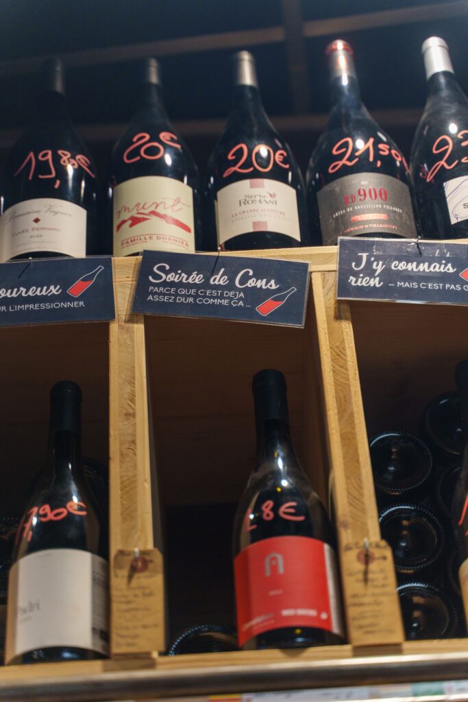 Les étiquettes thématiques pour trouver sa bouteille aux Caves Maillol à Perpignan