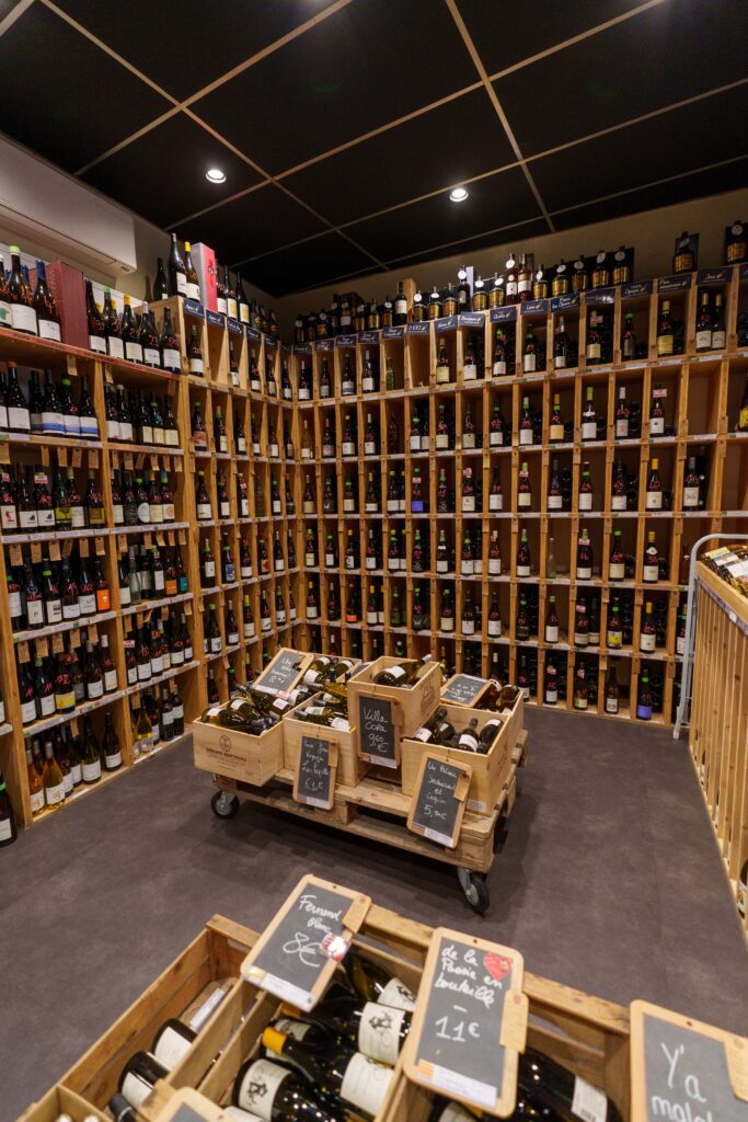 Les rayons de vins des Caves Maillol à Perpignan