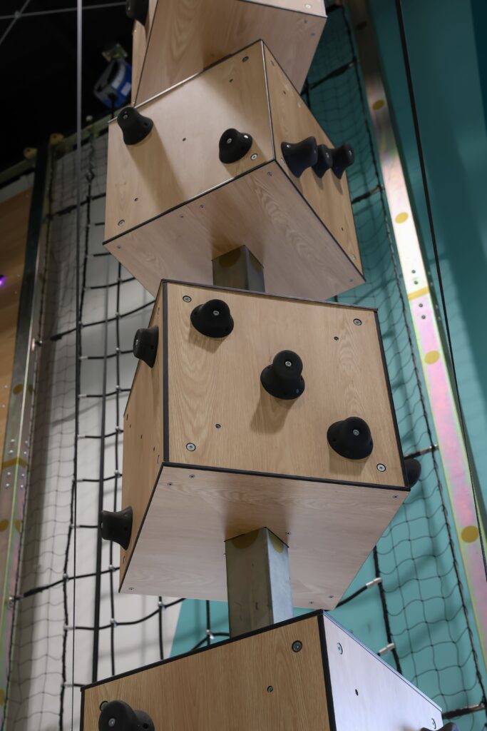 Les défis d'escalade ludique aux Chats Perchés à Perpignan