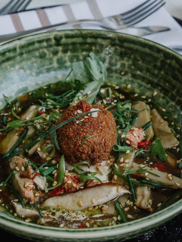 Entrée fraîche d'un restaurant de type cuisine française à Geüs-d’Oloron, près de Pau