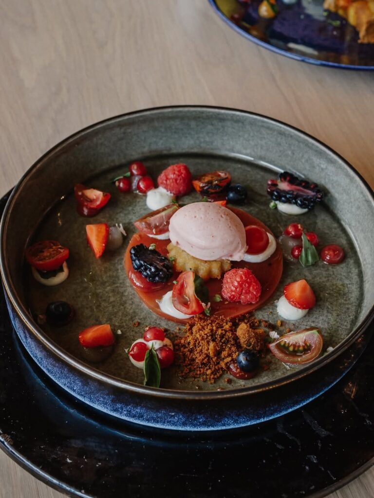 Dessert gourmand d'un restaurant de type cuisine française à Geüs-d’Oloron, près de Pau