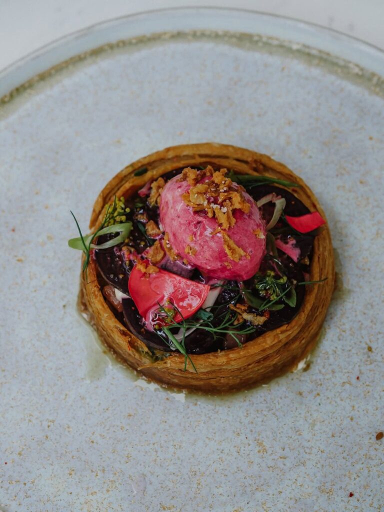 Assiette généreuse d'un restaurant de type cuisine française à Geüs-d’Oloron, près de Pau