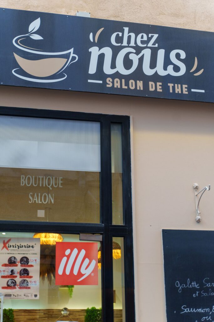 L'enseigne extérieur de Chez Nous à Perpignan