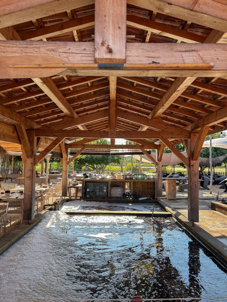 Claire centrale de la Cabane 164 au port de La Teste-de-Buch.