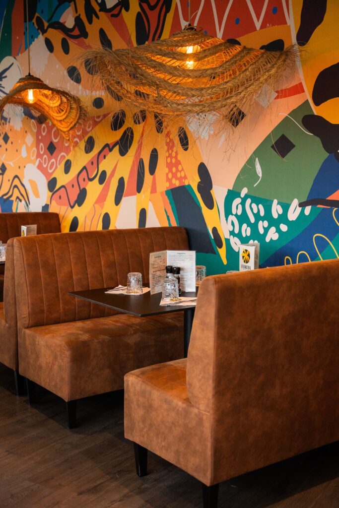 Intérieur du restaurant le Bakoua, à Saint-Nazaire