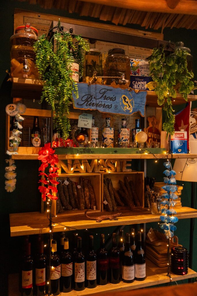 Cocktails et rhum arrangés au Bakoua, à Saint-Nazaire