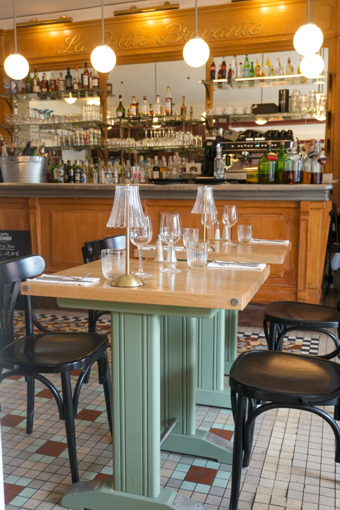 Une table du restaurant La Petite Brocante au Havre