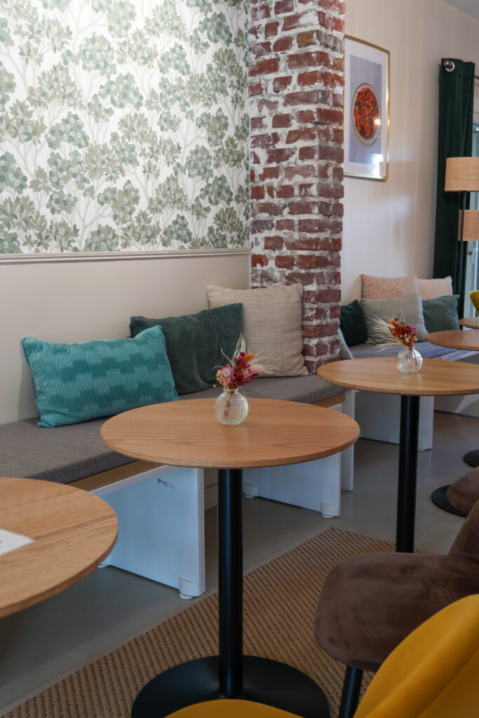 Des tables du Café Moka au Havre