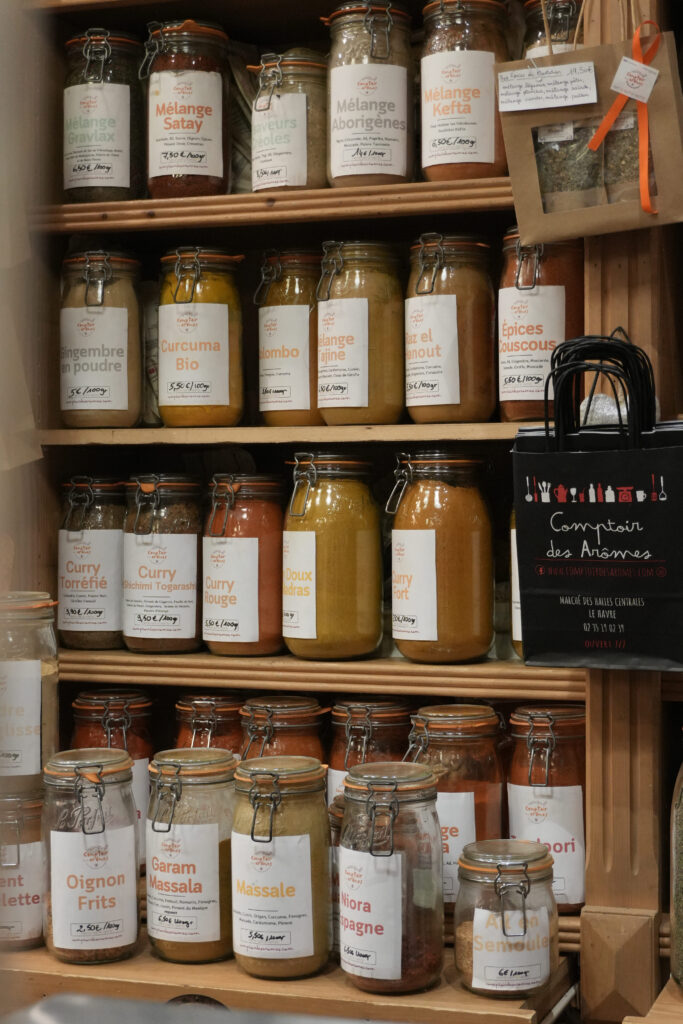 Des épices en vrac de l'épicerie fine Comptoir des aromes au Havre