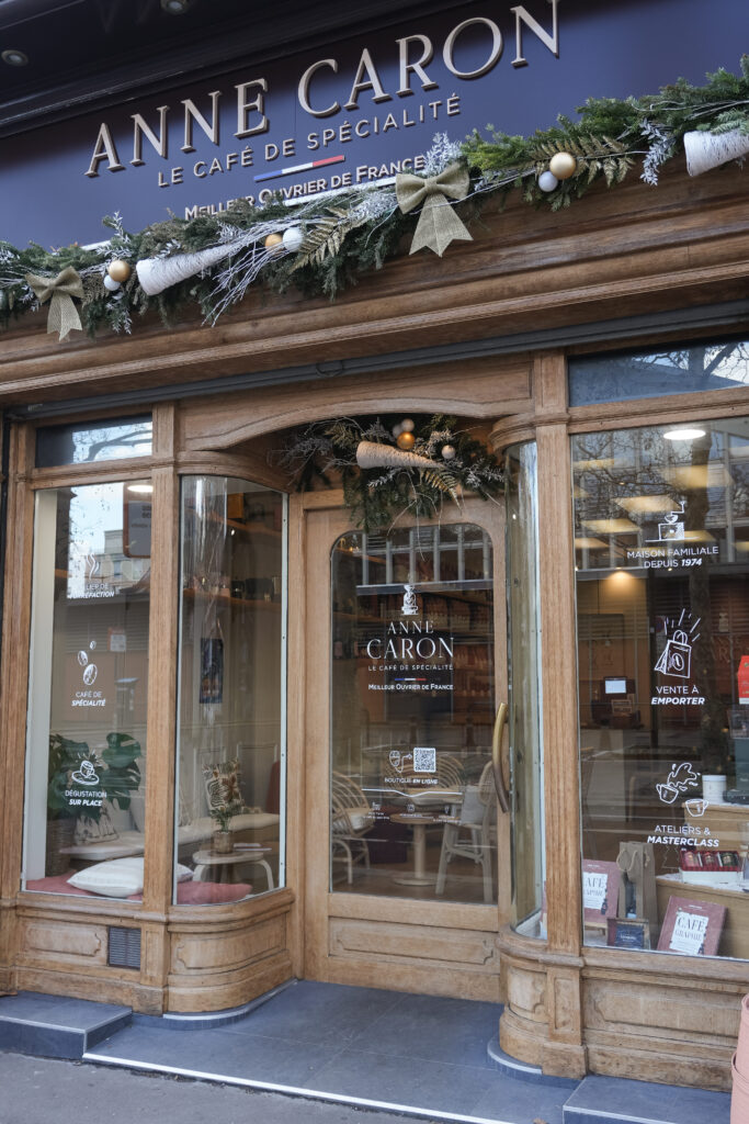 Une devanture du coffee shop Anne Caron au Havre