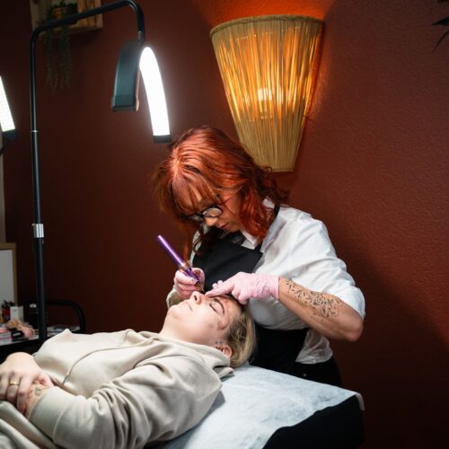 Microblading à l'institut de beauté, le Boudoir de Tara, à Saint Brevin