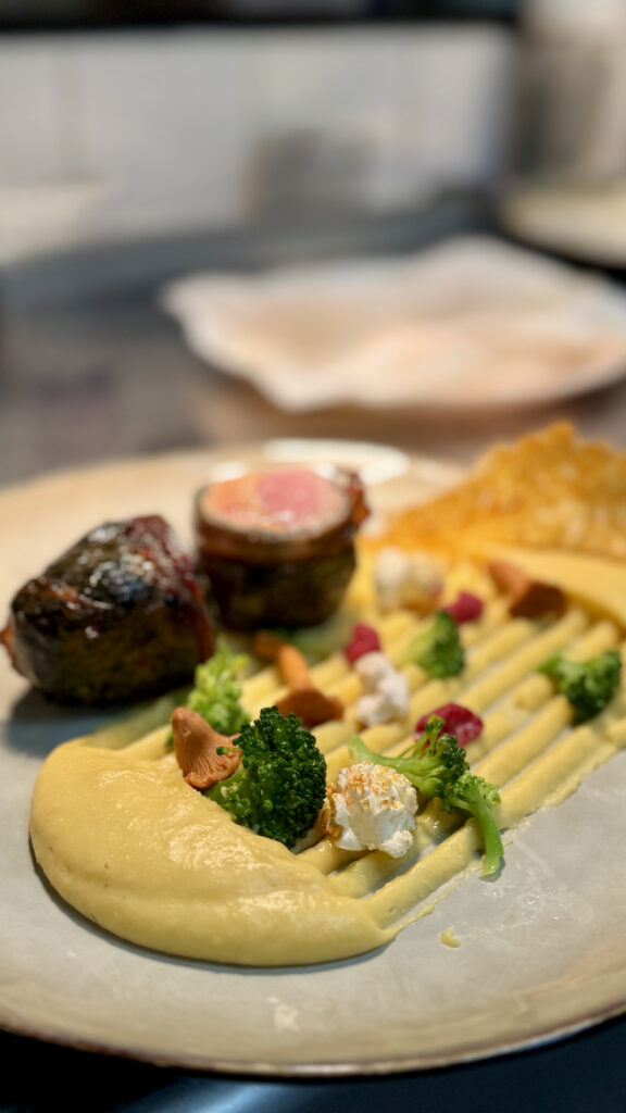 Filet de veau, foie gras en robe de blettes, et jus corsé