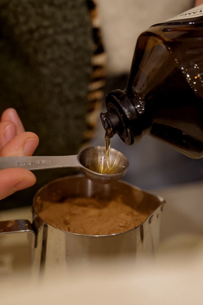 Latté en préparation chez Ensō à Perpignan