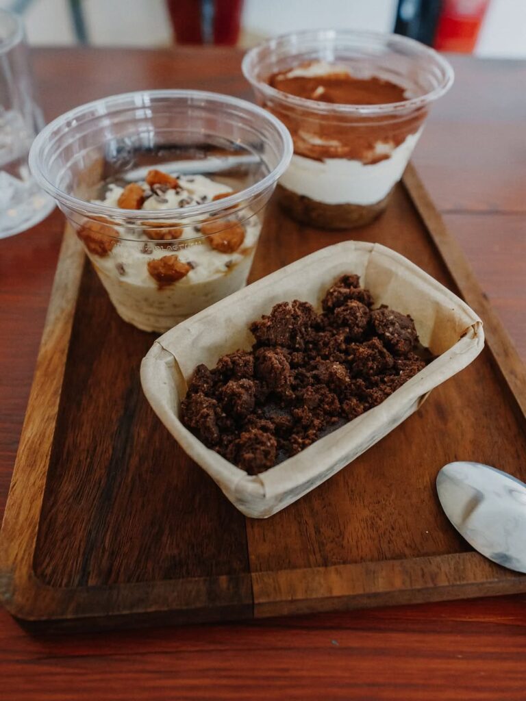 Trio de dessert généreux d'un restaurant de type fusion française et italienne à Pau, près de Tarbes