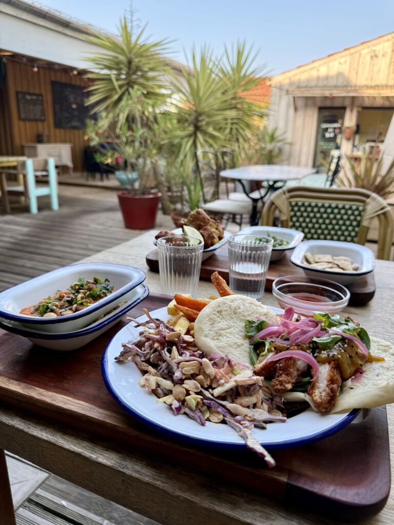 Les plats servis à la Cheeky Family, à Lacanau Océan